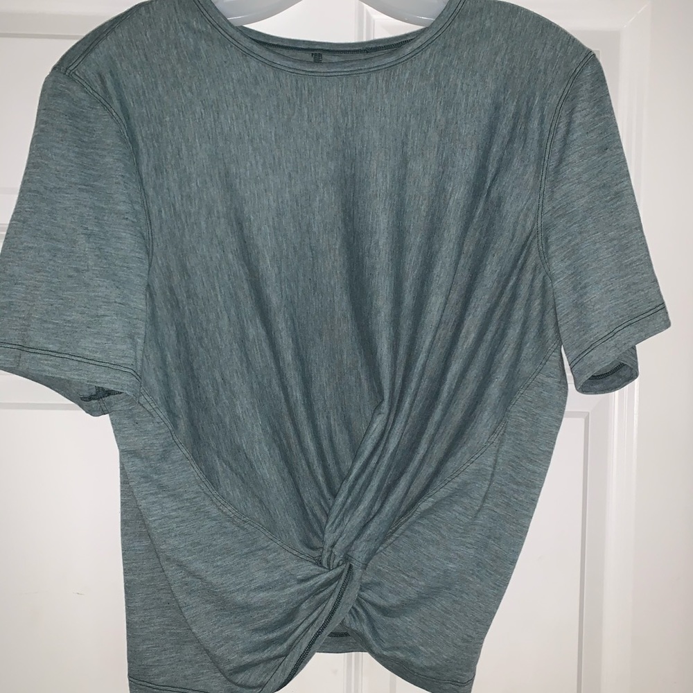 brand new Lululemon workout top